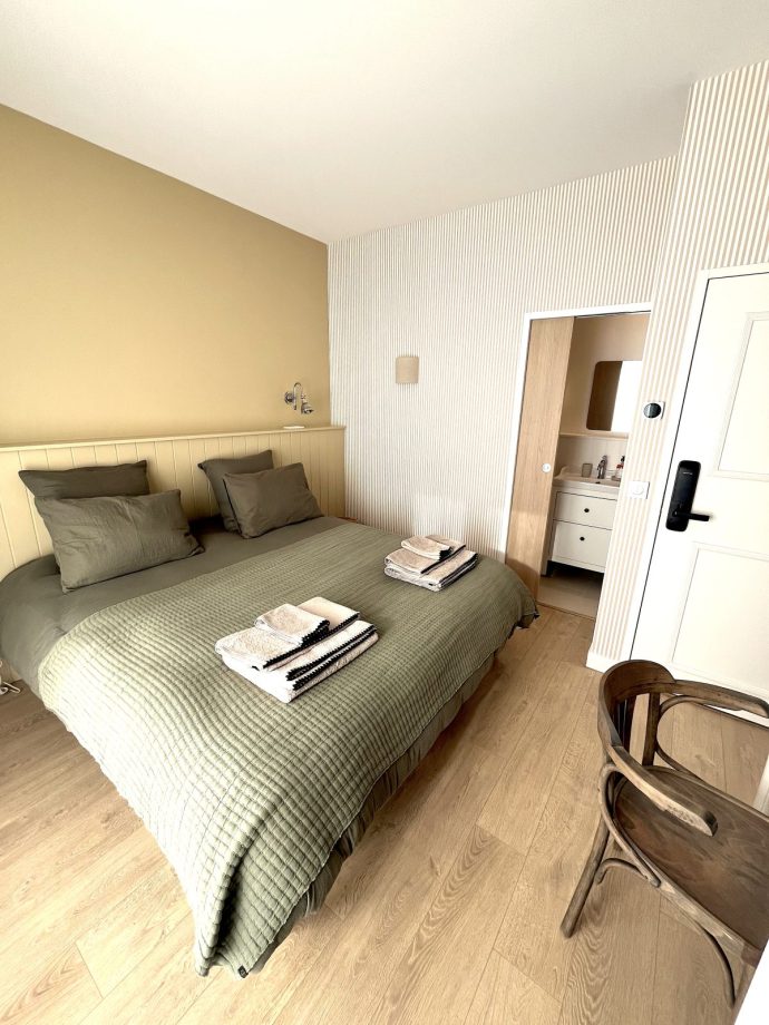 Chambre Rivière avec très grand lit double