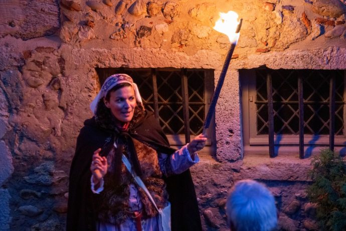 Balade nocturne théâtrale: « La nuit au moyen âge à Pérouges »_Pérouges